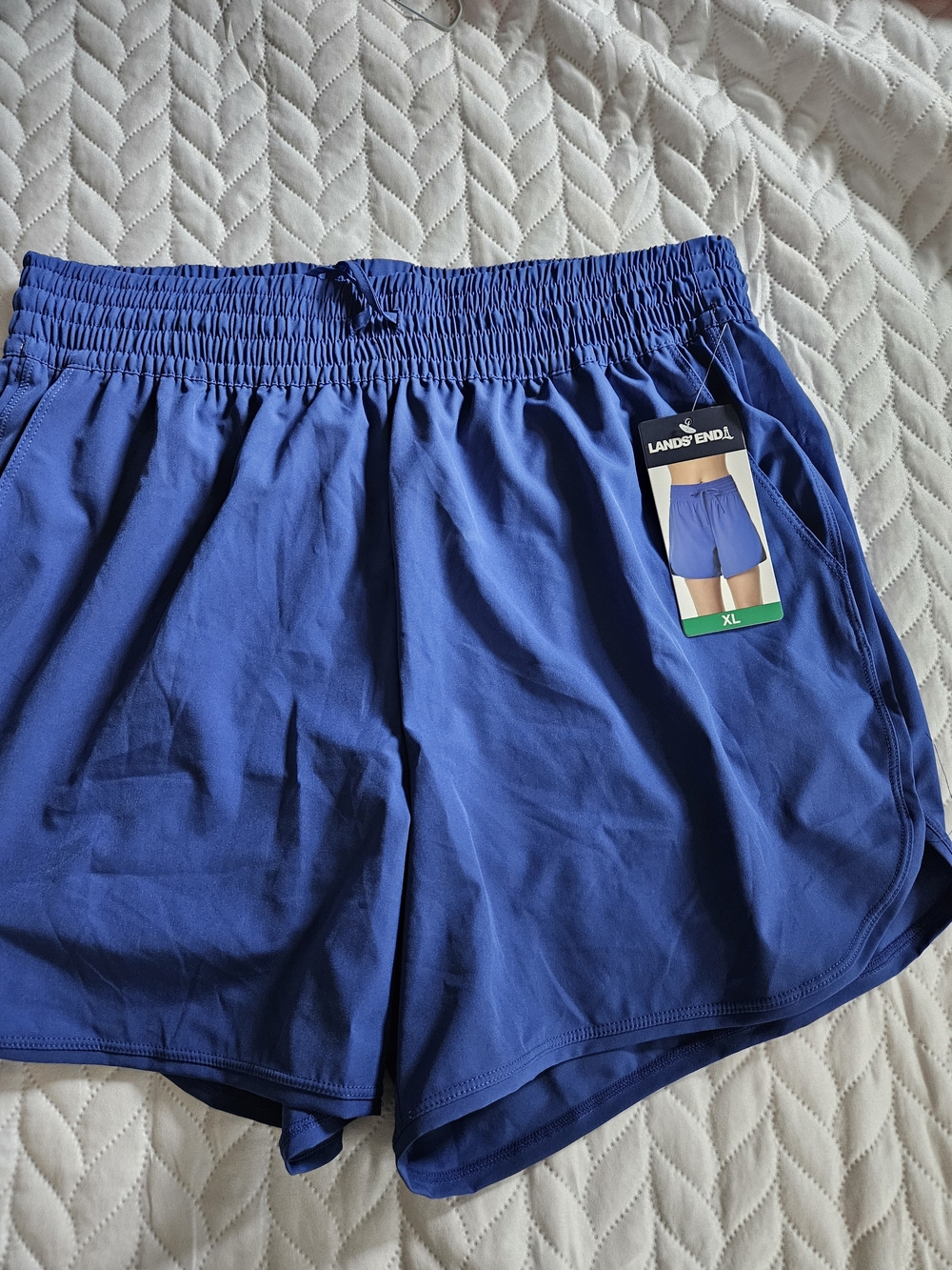 Lands' End Women's Relaxed Elastic Waist Blue Shorts. Fully Lined.